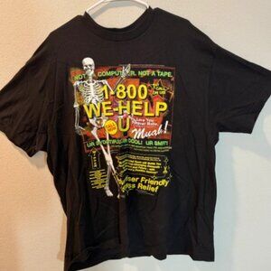 Sam Hyde “1-800-WE-HELP-U” Graphic Tee – Short Sleeve